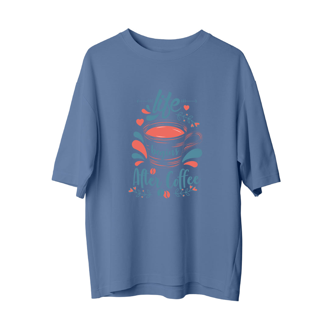 Life Begins After Coffee - Oversize T-Shirt