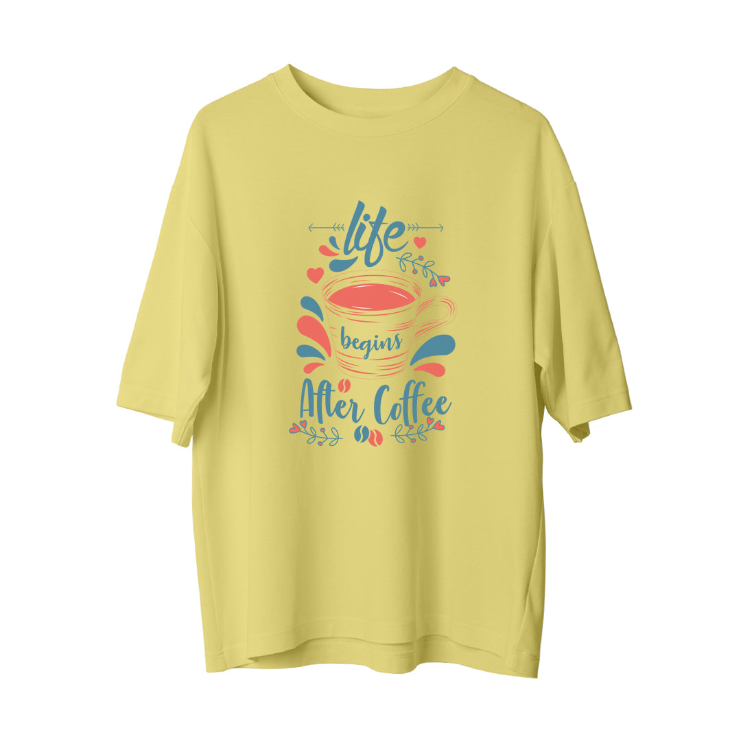 Life Begins After Coffee - Oversize T-Shirt